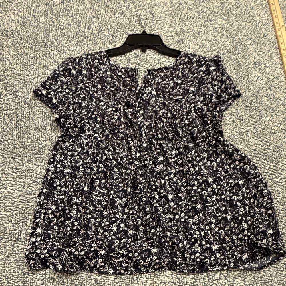 Anna Be Women's M Regular Blue/White Floral Smocked V-Neck Short Sleeve Blouse - Picture 5 of 12